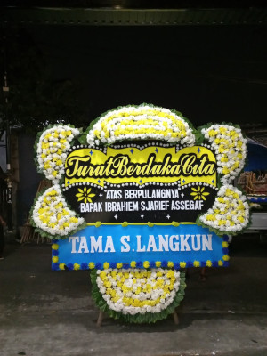 Papan Bunga Duka di Terong
